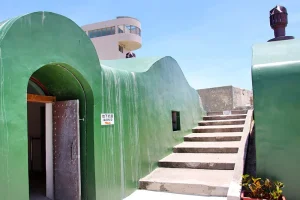 馬公金龜頭礮臺文化園區綠色兵房間階梯通往地下坑道入口