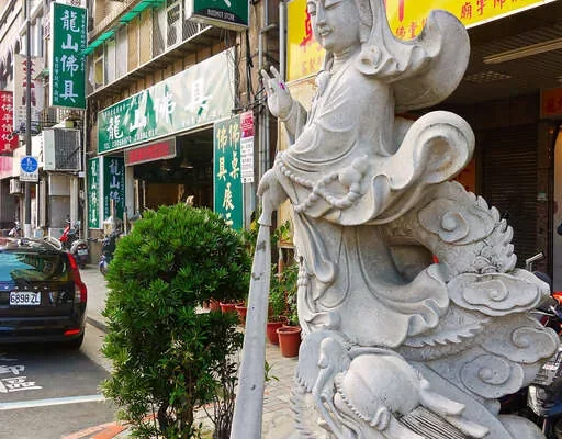西園路佛具街