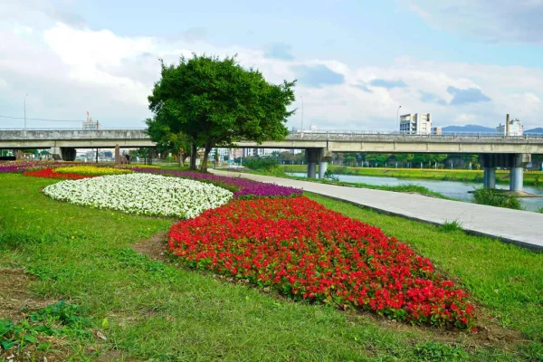 成美右岸河濱公園