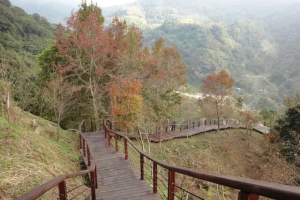 里佳賞楓步道